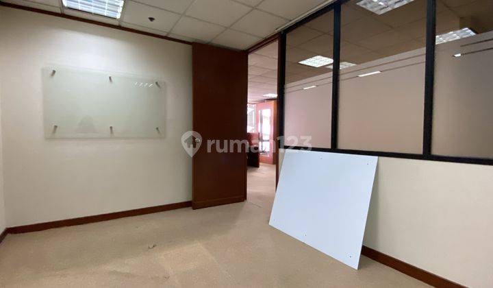 Sewa Kantor Sequis Centre 85 M2 Fitted Dekat Mrt Istora Mandiri 3