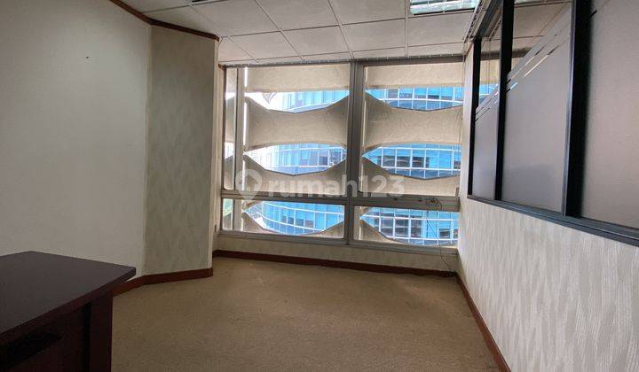 Sewa Kantor Sequis Centre 85 M2 Fitted Dekat Mrt Istora Mandiri 8