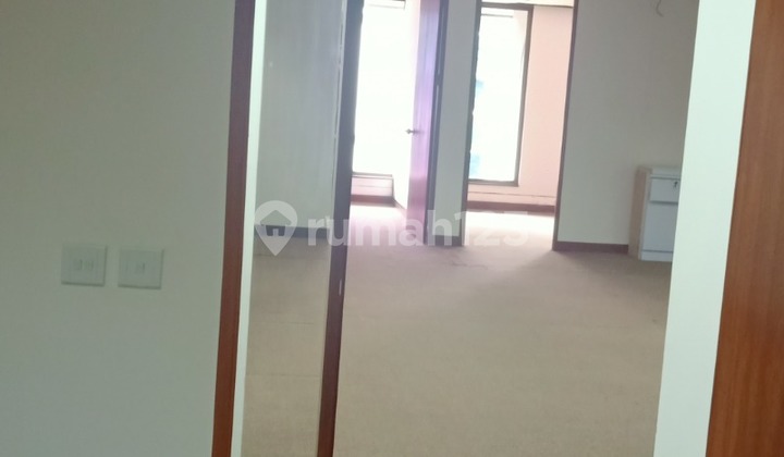 Kantor Area Kuningan di Gedung Lina 120 Sqm Partition Dekat LRT 2