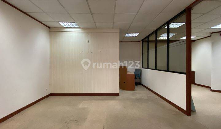 Sewa Kantor Sequis Centre 85 M2 Fitted Dekat Mrt Istora Mandiri 1