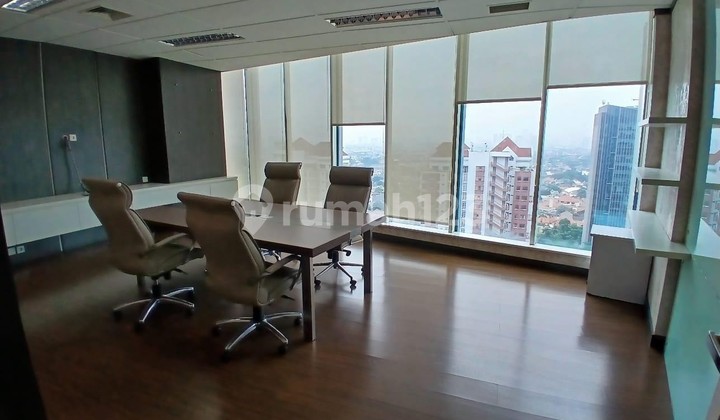 Office for Rent at Sovereign Plaza 284 M2 Furnished Strategic MRT Access