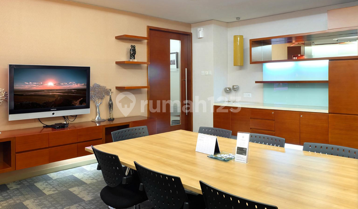 Office Unit for Rent Furnished for 8 People in Mayapada Tower Near MRT