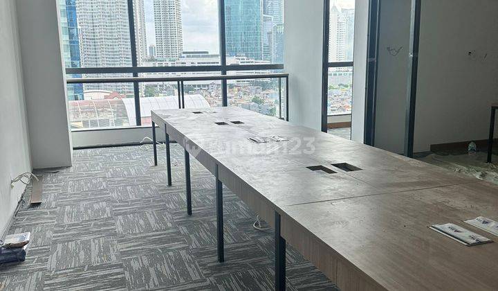 Sewa Kantor Lippo Kuningan 85 M2 Furnished Strategis di Kuningan