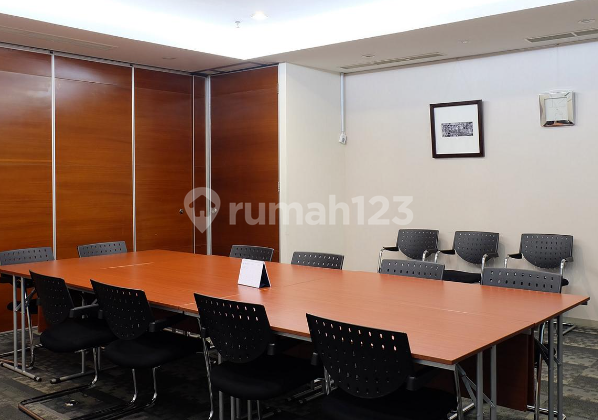 Office Unit for Rent Furnished for 8 People in Mayapada Tower Near MRT