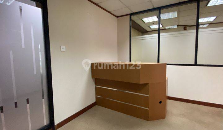 Sewa Kantor Sequis Centre 85 M2 Fitted Dekat Mrt Istora Mandiri 4