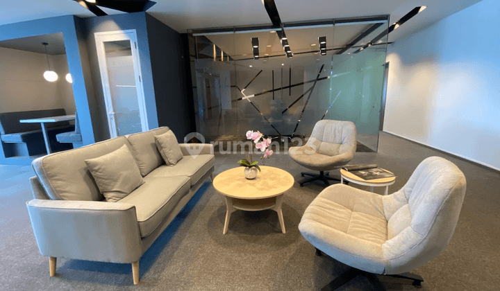 Sewa Kantor Unit Furnished 4 Pax di DBS Bank Tower Dekat Mall 2