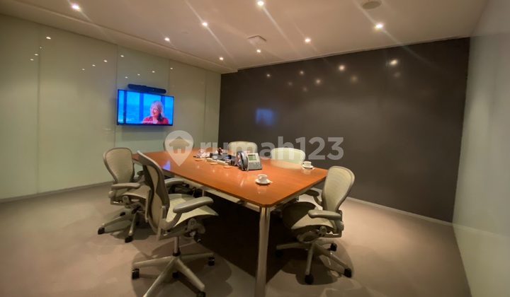Furnished Office Unit for 6 People at Sampoerna Strategic Near MRT