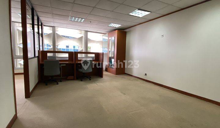 Sewa Kantor Sequis Centre 85 M2 Fitted Dekat Mrt Istora Mandiri 9