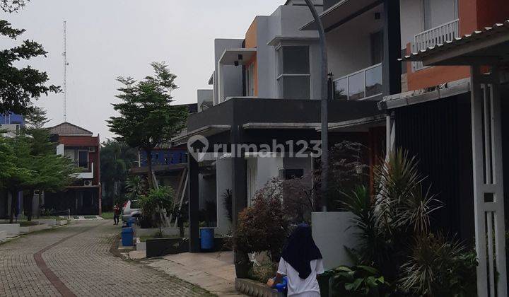 Rumah 2 Lantai Dekat Stasiun  2