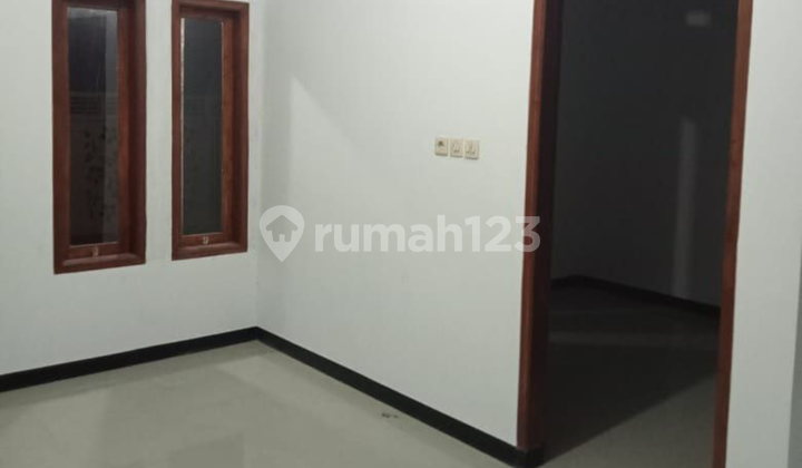 Rumah Nyaman Desain Kekinian 1 Lantai View Pedesaan 6