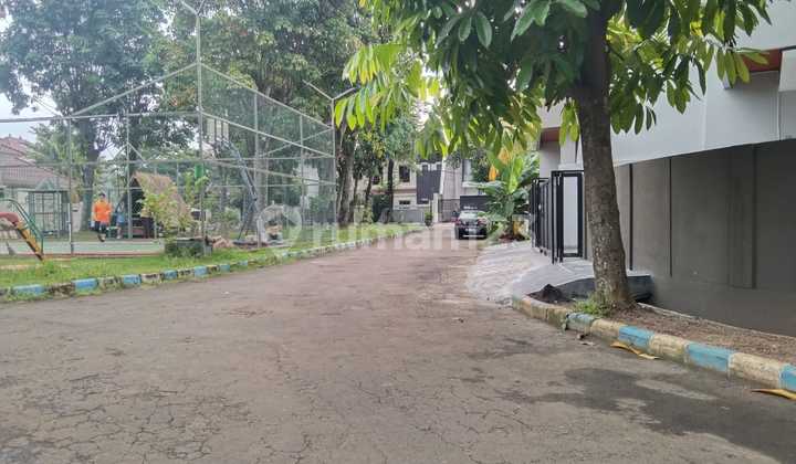 Rumah Baru 2 Lantai Depan Taman di Villa Melati Mas 2