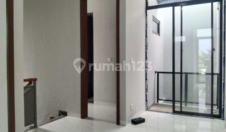 Rumah Baru 2 Lantai Depan Taman di Villa Melati Mas 17