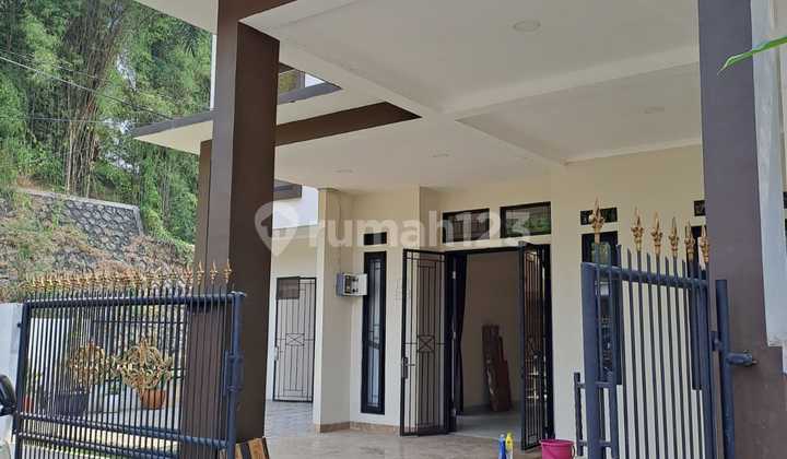 House for Sale in Serpong Park, 2 Floors, Legal Position Neat, Ready to Occupy.