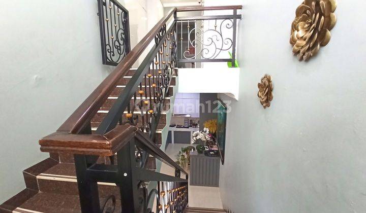 Rumah Cantik 2 Lantai Siap Huni Dalam Komplek Di Villa Melati Mas 2