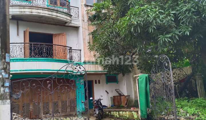 Dijual Rumah Besar 3 Lantai Apa Adanya di Griyaloka BSD City