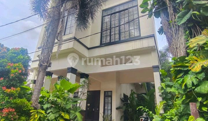 Rumah Dijual 3 Lantai Posisi Huk di Serpong Park