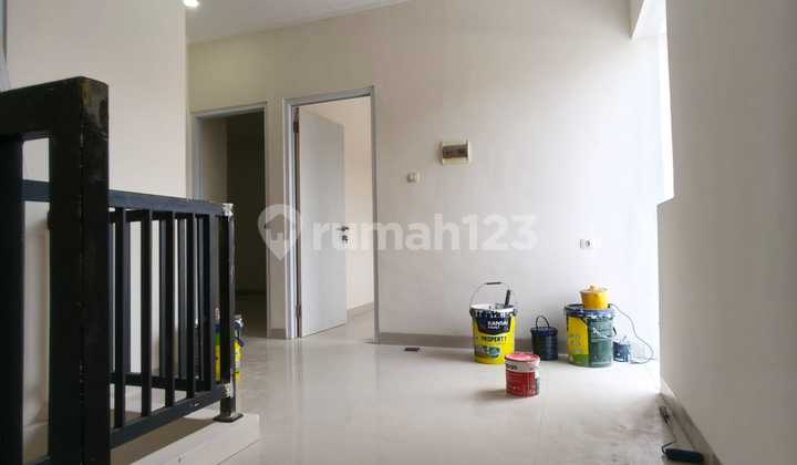 Rumah Dijual 2 Lantai Baru Renov di Regency Melati Mas 2