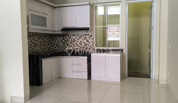 Rumah Dijual Bagus Rapi Siap Huni  Di Regency Melati Mas 2