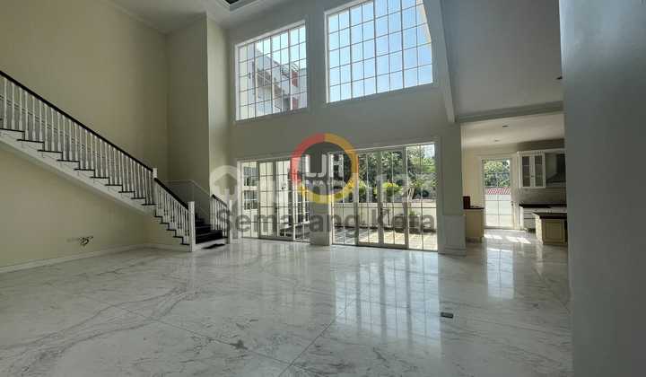 Rumah Mewah Bergaya Kolonial di daerah Gajah Mungkur 1