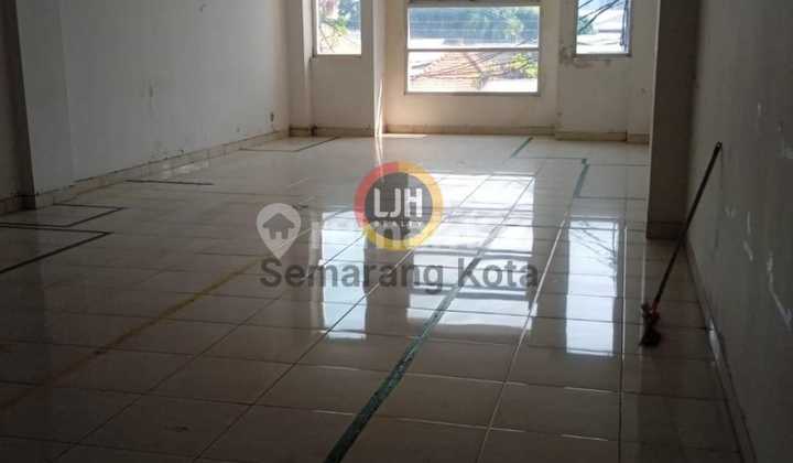 Ready-to-use shophouse on North Melati Street 2