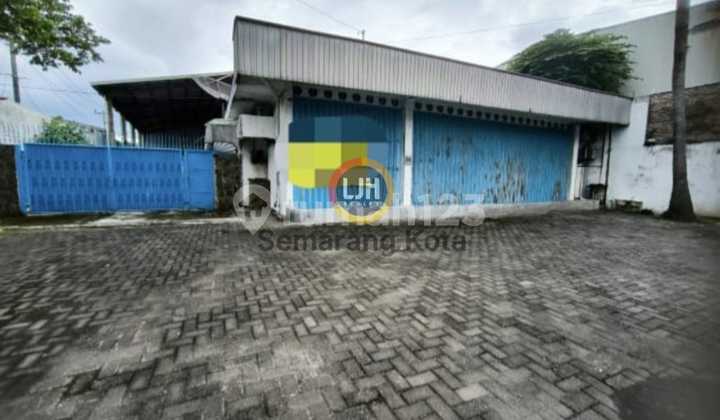Bangunan Usaha di Jalan Majapahit 1