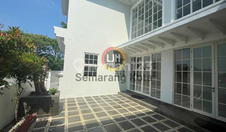 Rumah Mewah Bergaya Kolonial di daerah Gajah Mungkur 2
