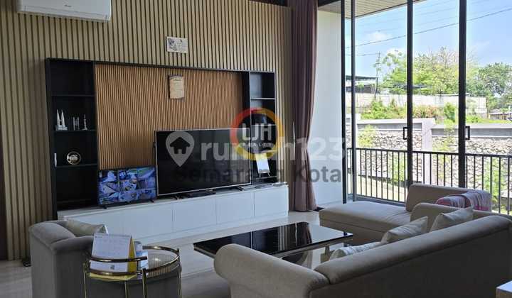 Rumah mewah di jalan Singotoro 1