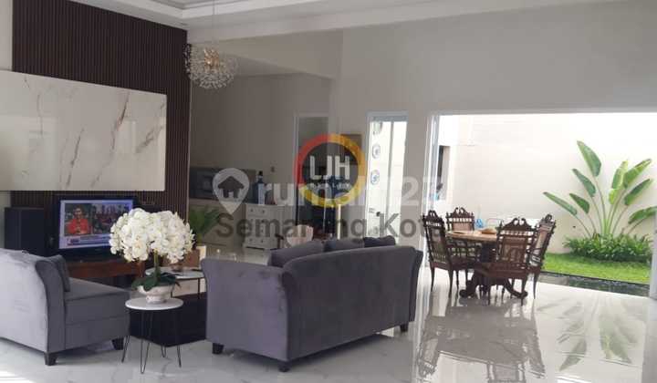 Rumah mewah di jalan Taman Borobudur 1