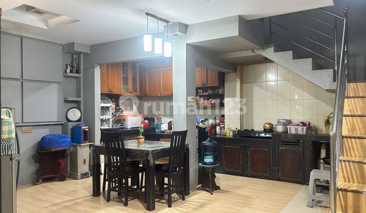 Rumah Modern, Bagus Strategis di Villa Indah Permai