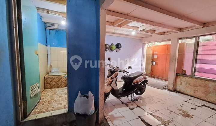 Kost Luas Tanah 300m2, ada 30 pintu SHM Tebet, Jakarta Selatan