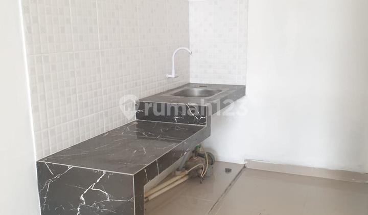 SHM Row House on the Side of a Busy Main Road in Bekasi 2