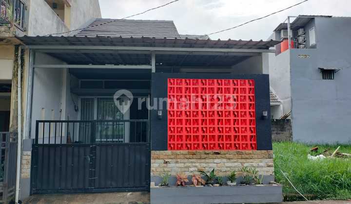 Ready-to-Occupy Minimalist House Near Toll Road and Grand Wisata.