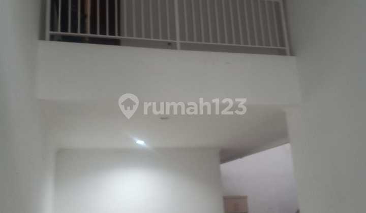 Rumah 2 Lantai SHM di Jalan Taman Malaka Selatan Duren Sawit 2