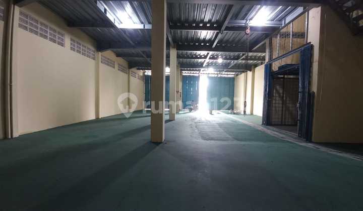 For Rent 3-Story Warehouse with Cargo Lift in East Bekasi.