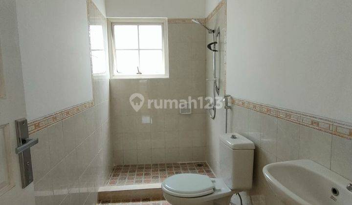 kamar mandi rumah bagus type england park