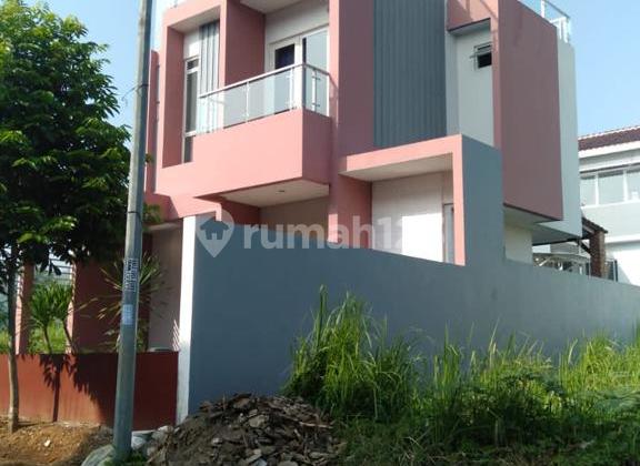 Minimalist Furnished House with Mountain View Ready to Occupy Sentul City 2