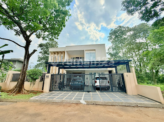 3-Story House with Natural Ambiance, Furnished, Ready to Occupy in Sentul City