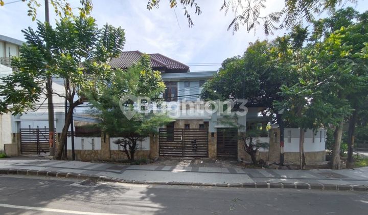 FOR RENT: 2-story house 0 on Main Road, Twin, in Gayungsari Barat 1