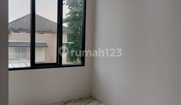 Middle Hook Shining House Sentul City Bogor 2