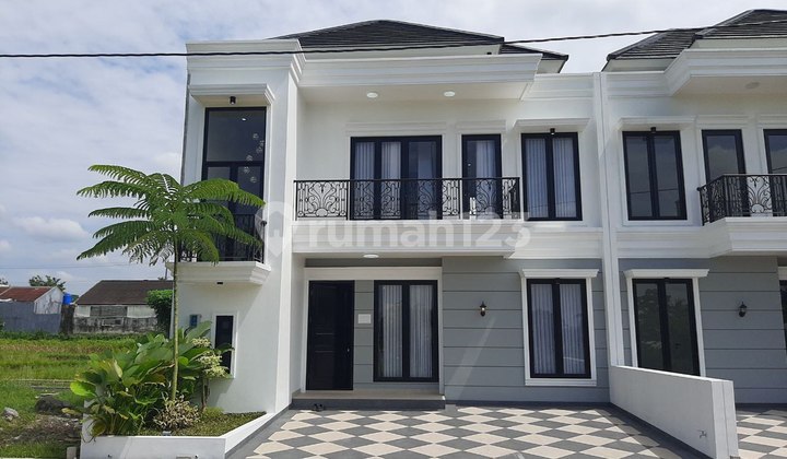Luxury House Near Jl. Magelang, Sleman City Hall Mall Yogyakarta Luxury House Near Jl. Magelang, Sleman City Hall Mall Yogyakarta