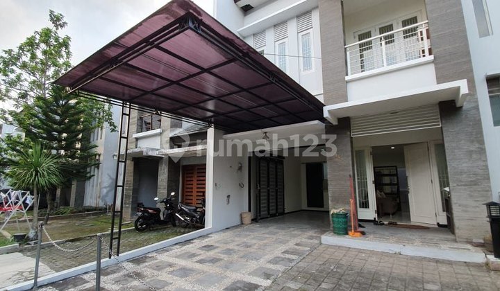 Luxury 2-Story House in Housing Estate Near UGM Yogyakarta