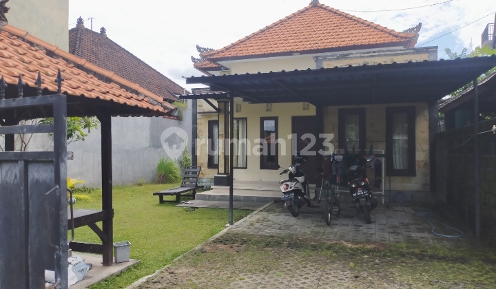 Rumah Minimalis Dengan Taman Yang Luas 2