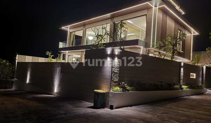 Villa Modern Minimalis Dengan Pemandangan Laut
