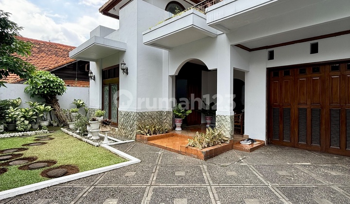 Rumah Setrategis Cocok untuk Keluarga Besar | Area Pancoran 2
