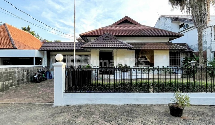 Lokasi Prime…area Tenang|rumah 2 Lantai Terawat Baik Lokasi Prime…area Tenang|rumah 2 Lantai Terawat Baik