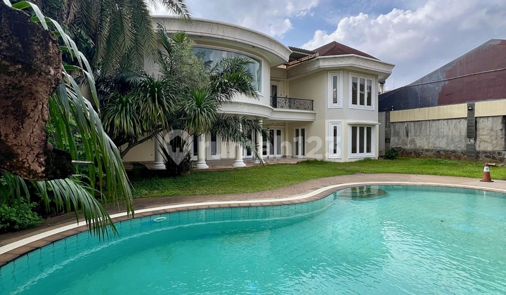 Prime Area Dekat Medco Ampera Rumah Mewah Halaman Luas