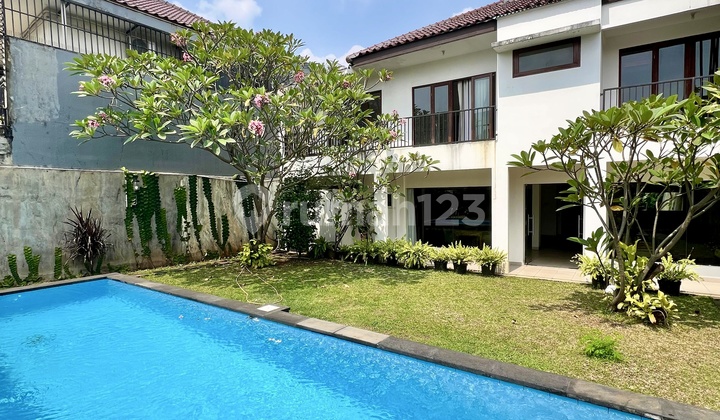 Available Disewa / Dijual|rumah Asri Halaman Luas Lokasi Prime Available Disewa / Dijual|rumah Asri Halaman Luas Lokasi Prime