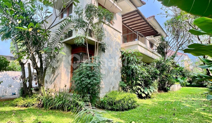 Kemang Dalam House in Elite Complex|Spacious Green Open Space