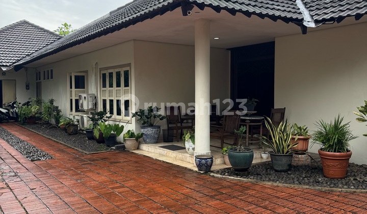 Serene House with Expansive Green Open Space | Quiet Location 2