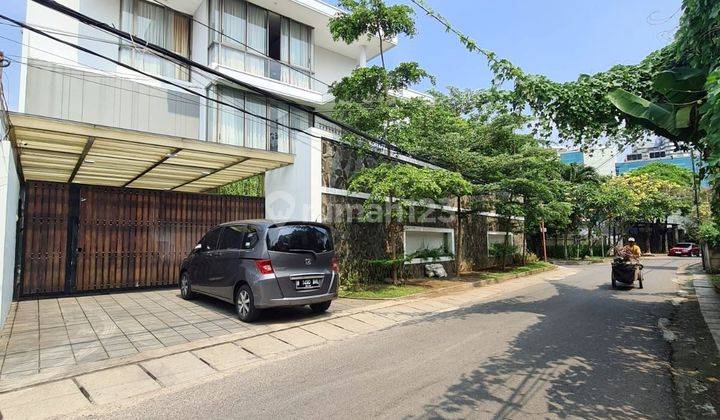 Rumah mewah 3 Lantai ada private lift, semi furnished interior mewah 1